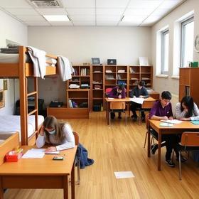 91���� vs Day School: Key Differences for Families